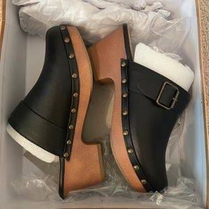 Women’s Black Clog Shoes